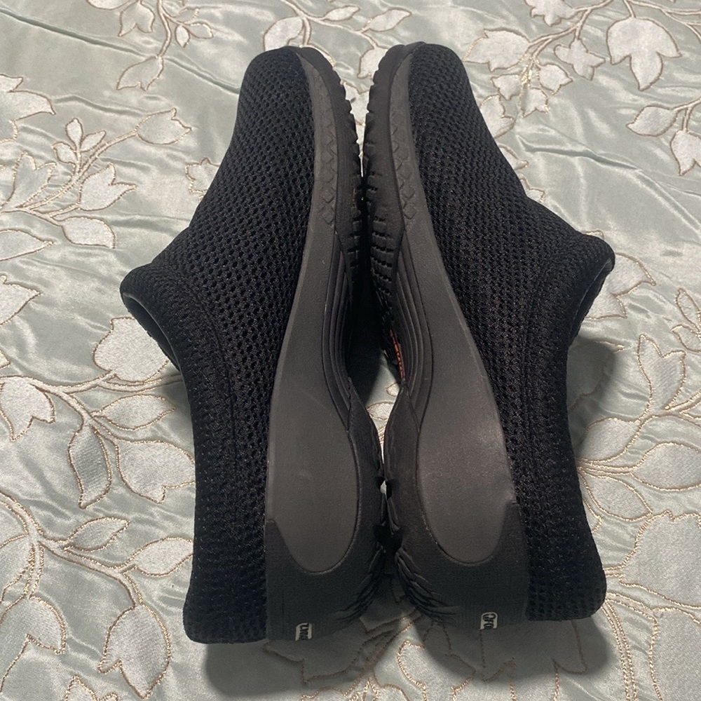 Merrell Black Slip-On Shoes - Picture 5 of 9